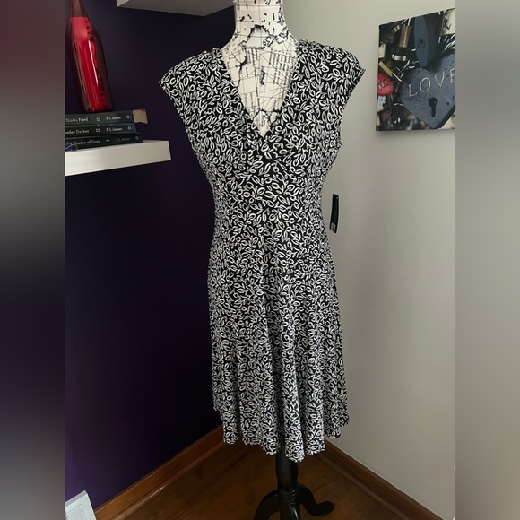 Jones New York Dresses & Skirts - Jones New York Dress NWT